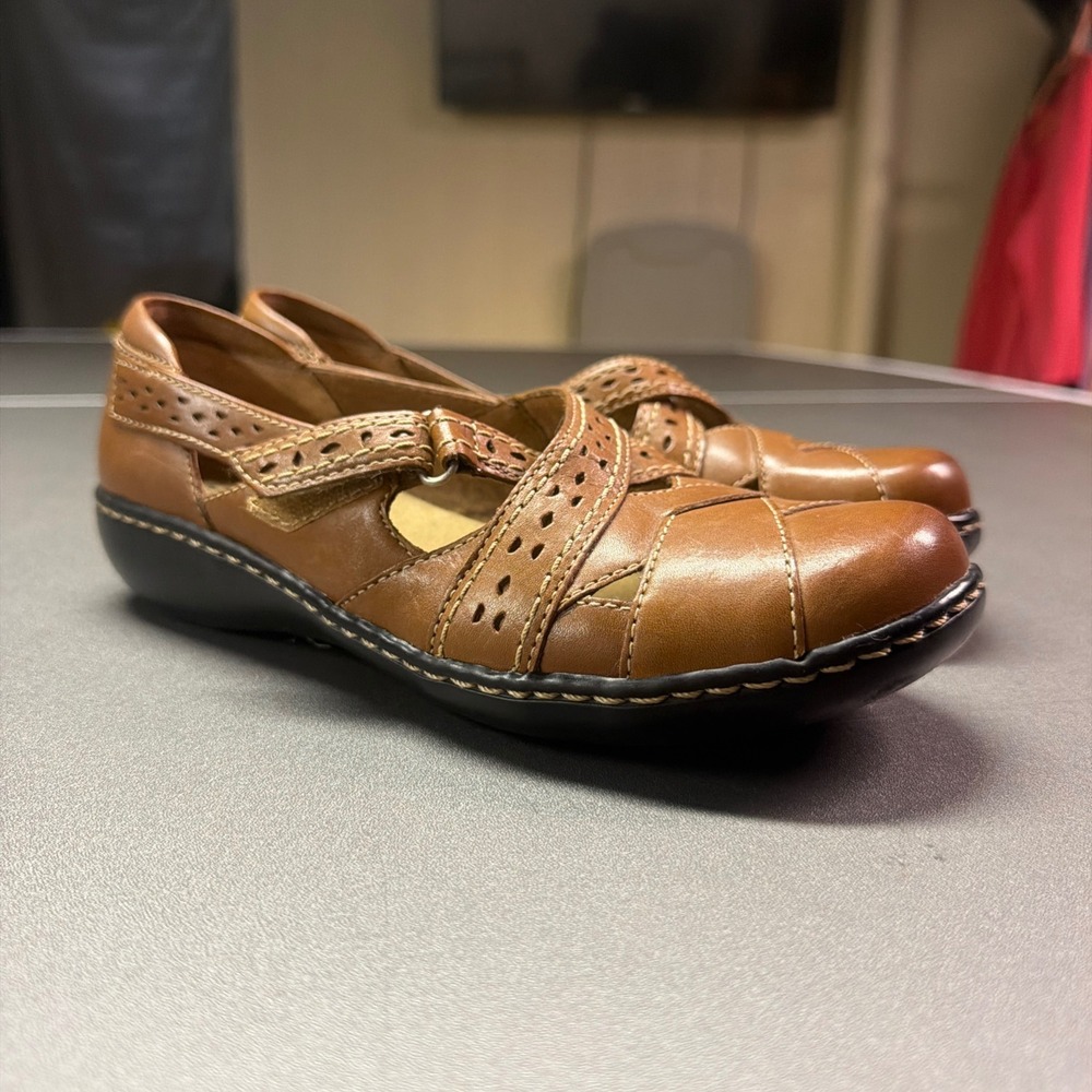 Clarks Bendables Womens 6M Tan Leather Perforated Mary Jane Flats 65652 Brown